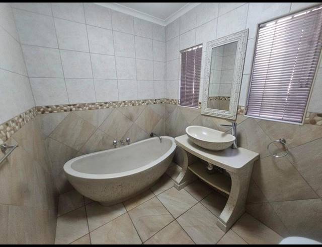 4 BEDROOM HOUSE FOR SALE IN VANDERBIJLPARK SE 2